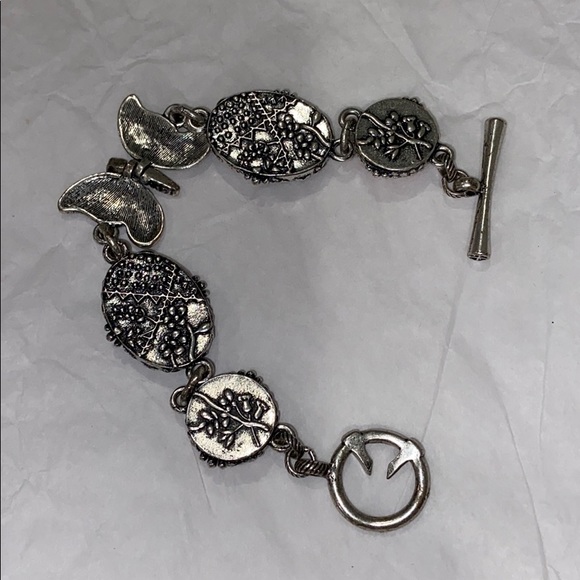 Ladies 8” Butterfly & stone silver bracelet with toggle lock - Picture 3 of 5